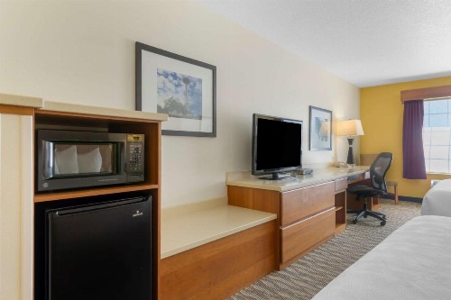 Best Western Plus Park Place Inn & Suites - image 12