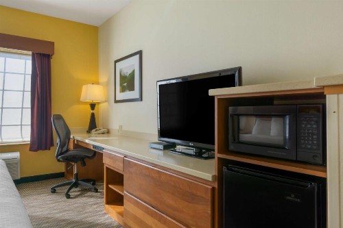 Best Western Plus Park Place Inn & Suites - image 18