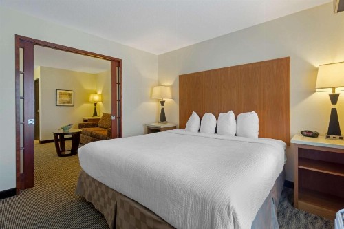 Best Western Plus Park Place Inn & Suites - image 3