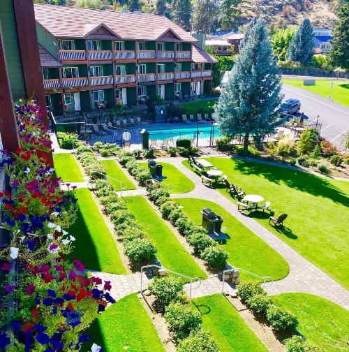 Lakeside Lodge and Suites - image 21
