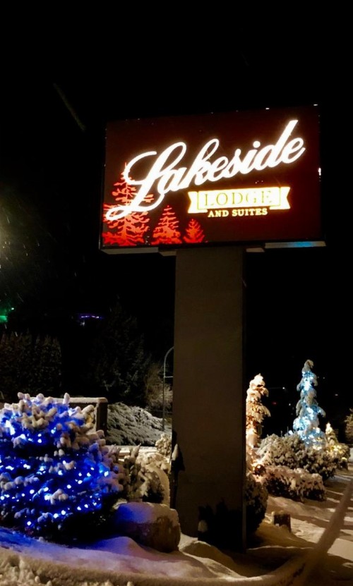 Lakeside Lodge and Suites - image 26