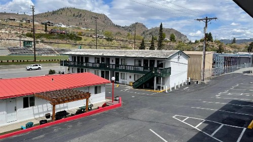 Apple Inn Motel - image 18