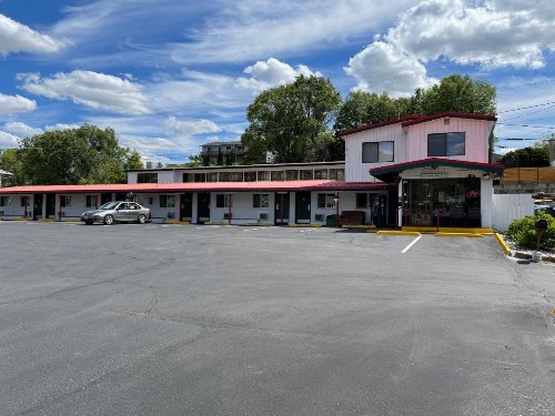 Apple Inn Motel - image 24