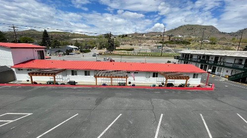 Apple Inn Motel - image 27