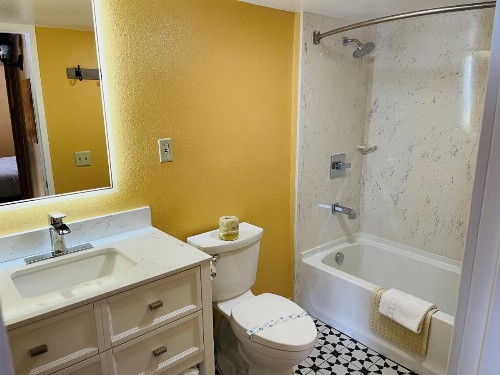 Apple Inn Motel - image 36