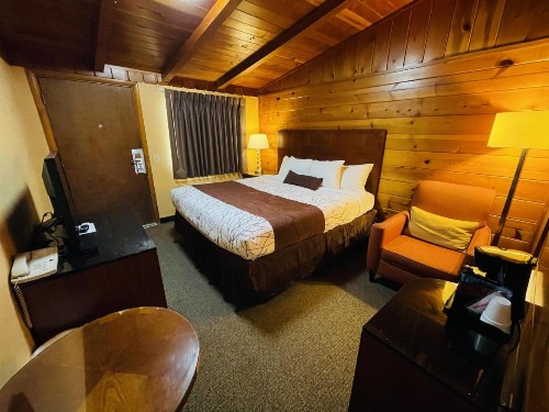 Apple Inn Motel - image 40