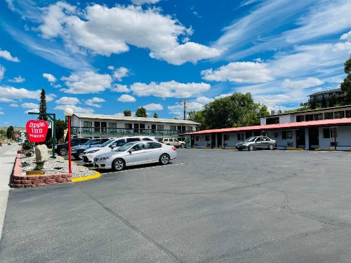 Apple Inn Motel - image 45