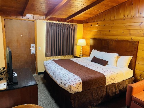Apple Inn Motel - image 50