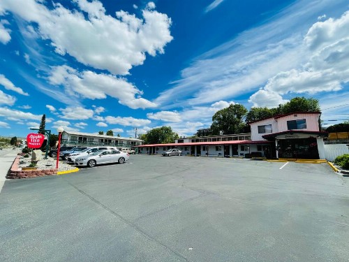 Apple Inn Motel - image 6