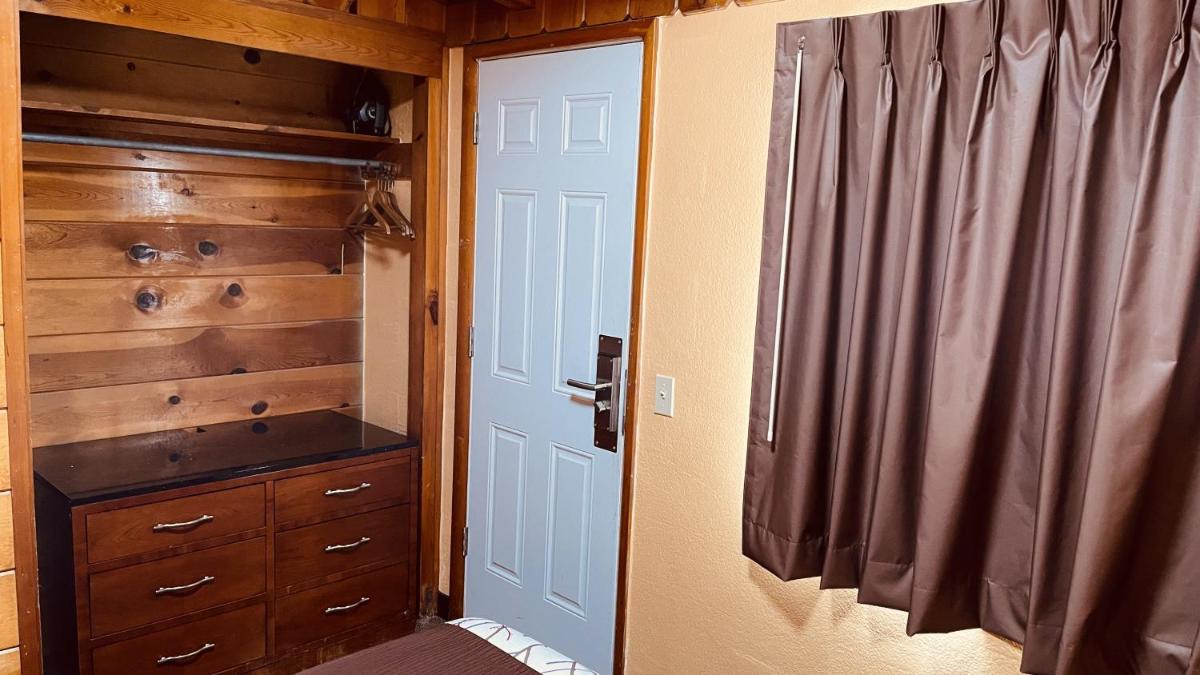 Apple Inn Motel - image 7