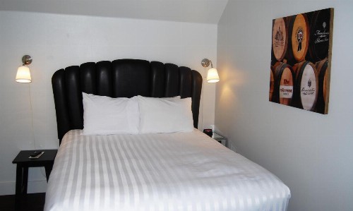 Deep Water Inn - image 11