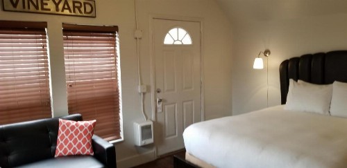 Deep Water Inn - image 16
