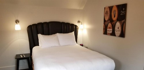 Deep Water Inn - image 18