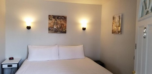 Deep Water Inn - image 20