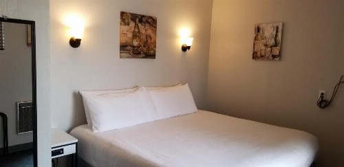 Deep Water Inn - image 22