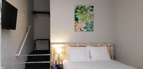 Deep Water Inn - image 24
