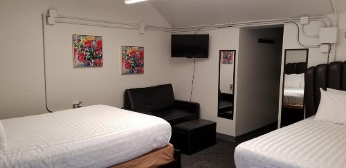 Deep Water Inn - image 29
