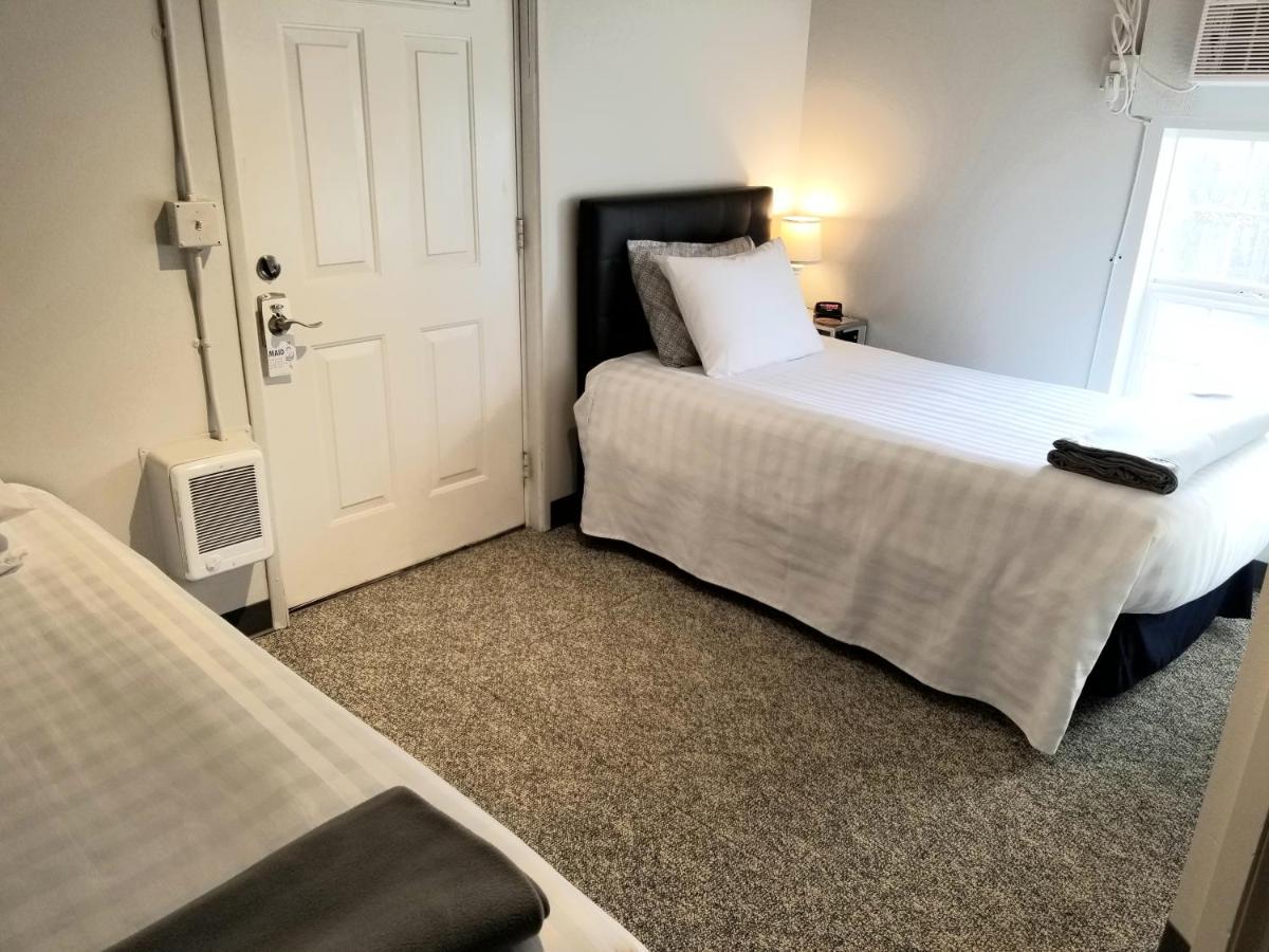 Deep Water Inn - image 3