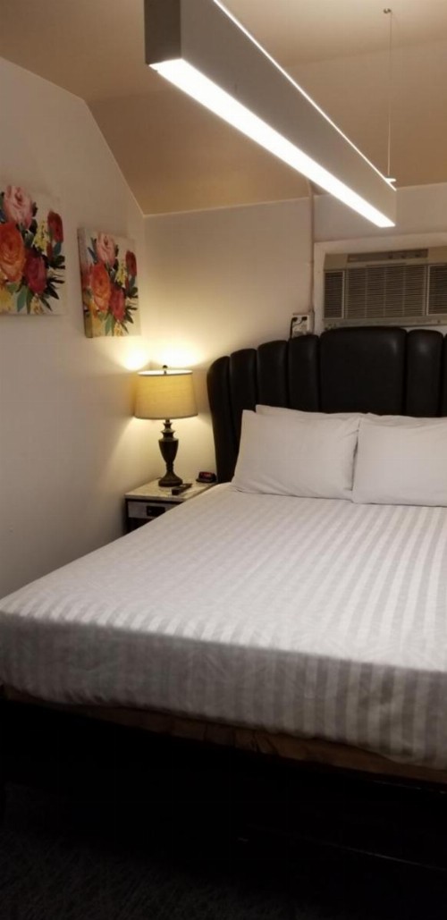 Deep Water Inn - image 31