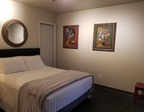 Deep Water Inn - image 6