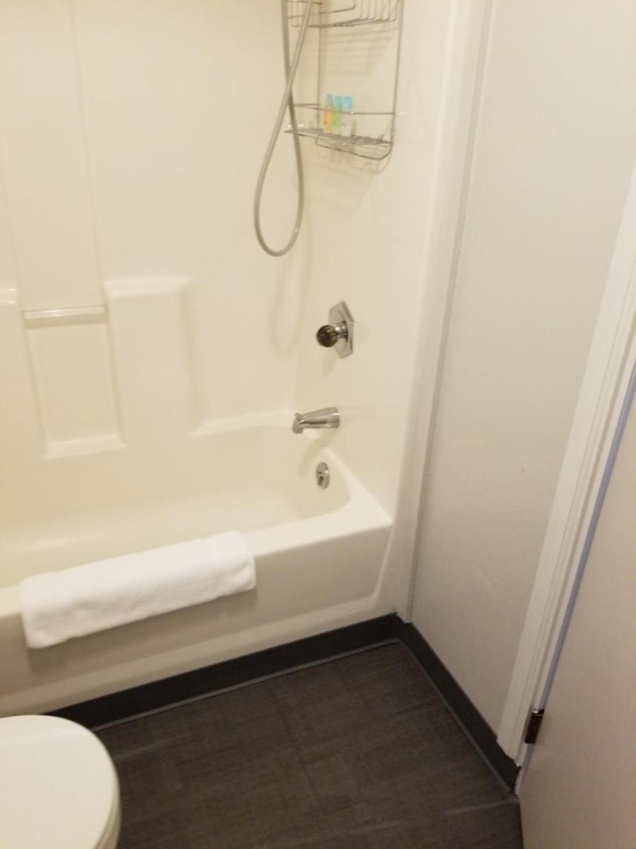 Deep Water Inn - image 7