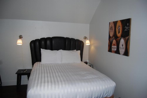 Deep Water Inn - image 9