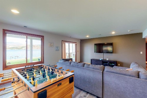 South Lakeshore Waterfront Oasis - image 11