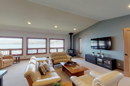 South Lakeshore Waterfront Oasis - image 6