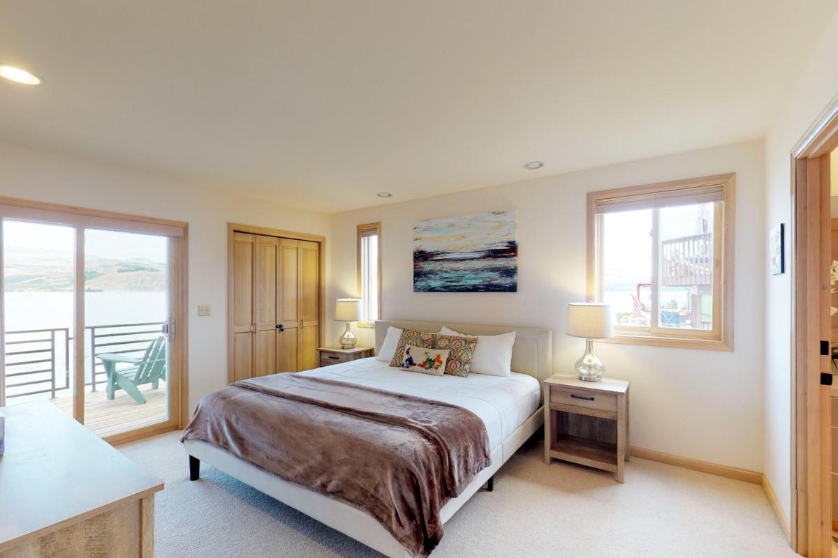 South Lakeshore Waterfront Oasis - image 7
