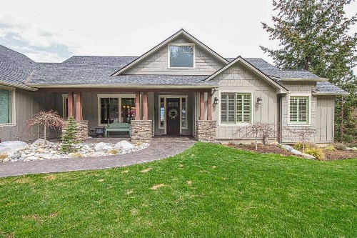 4 Bed 3 Bath Vacation home in Chelan - image 1
