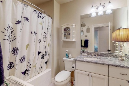 4 Bed 3 Bath Vacation home in Chelan - image 11