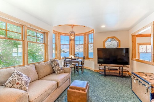 Captain's Lighthouse Lodge - image 10