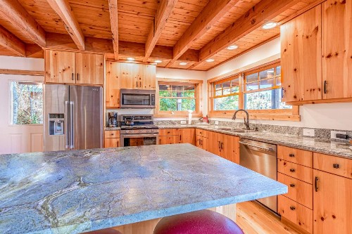 Captain's Lighthouse Lodge - image 8