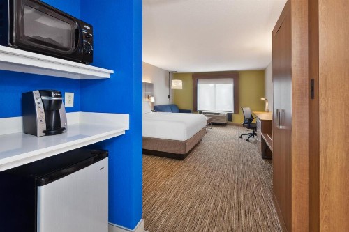 Holiday Inn Express & Suites Chesapeake an IHG Hotel - image 15