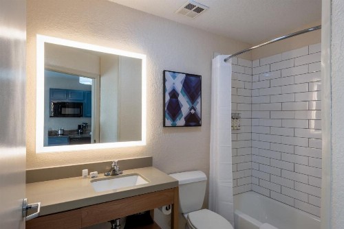 Candlewood Suites Chesapeake-Suffolk an IHG Hotel - image 4