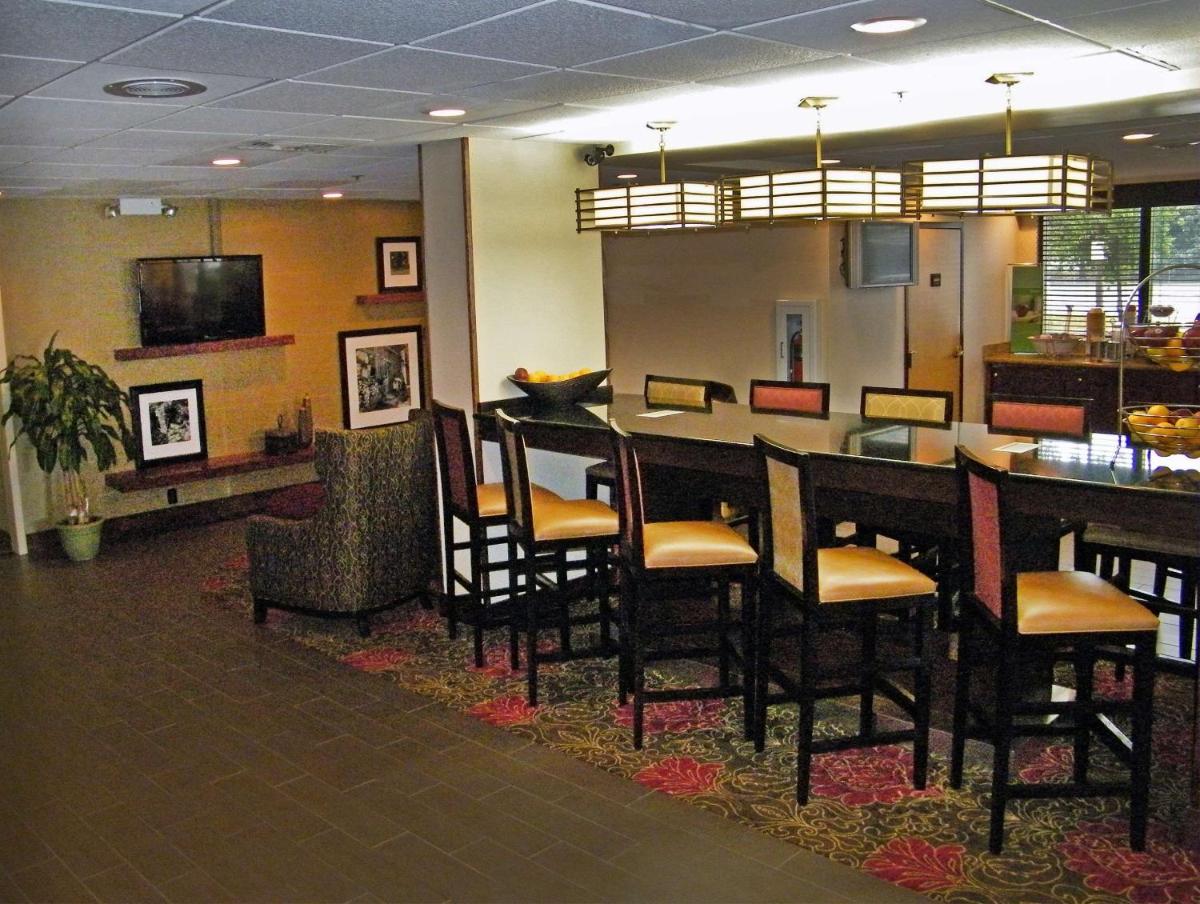 Hampton Inn Norfolk/Chesapeake - Greenbrier Area - image 3