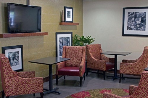 Hampton Inn Norfolk/Chesapeake - Greenbrier Area - image 4