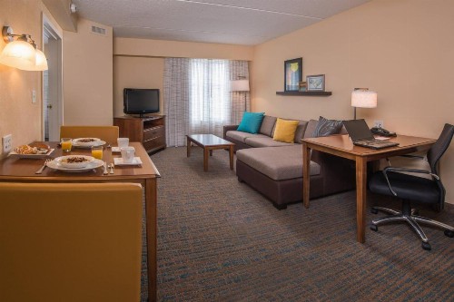 Residence Inn by Marriott Chesapeake Greenbrier - image 36