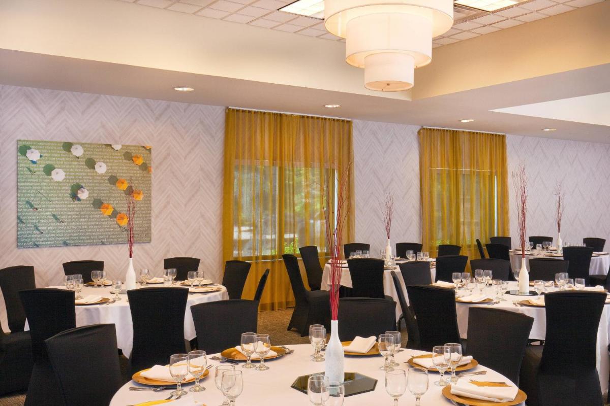 SpringHill Suites Chesapeake Greenbrier - image 5