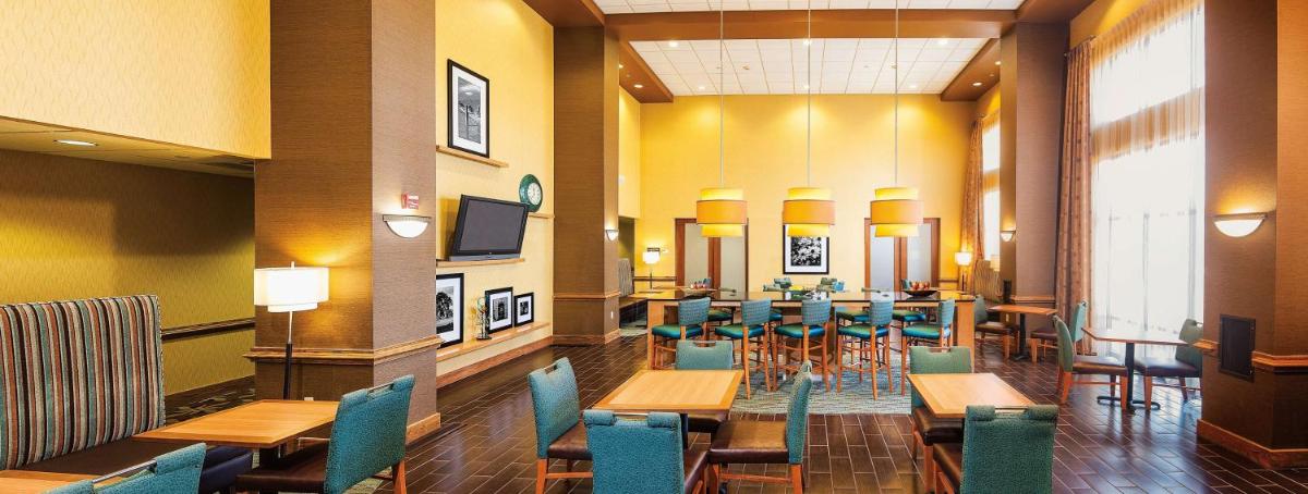 Hampton Inn & Suites Chesapeake-Square Mall - main image