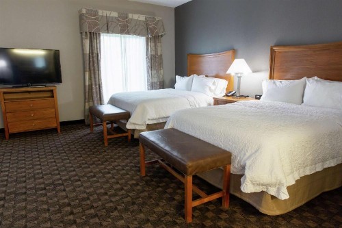 Hampton Inn & Suites Chesapeake-Square Mall - image 10