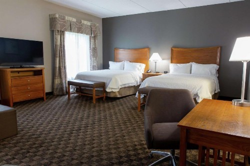 Hampton Inn & Suites Chesapeake-Square Mall - image 12