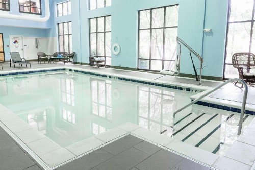 Hampton Inn & Suites Chesapeake-Square Mall - image 14