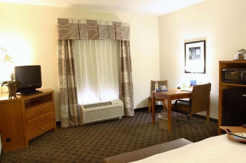 Hampton Inn & Suites Chesapeake-Square Mall - image 15