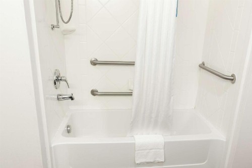 Hampton Inn & Suites Chesapeake-Square Mall - image 18