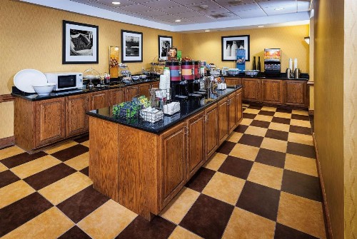 Hampton Inn & Suites Chesapeake-Square Mall - image 19