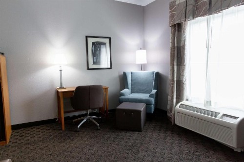 Hampton Inn & Suites Chesapeake-Square Mall - image 21