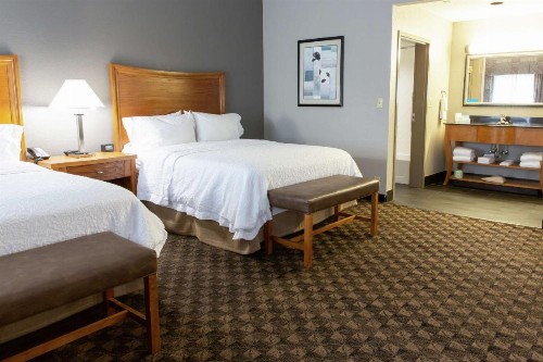 Hampton Inn & Suites Chesapeake-Square Mall - image 27