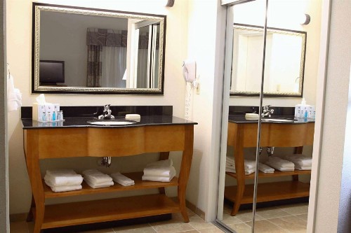 Hampton Inn & Suites Chesapeake-Square Mall - image 28