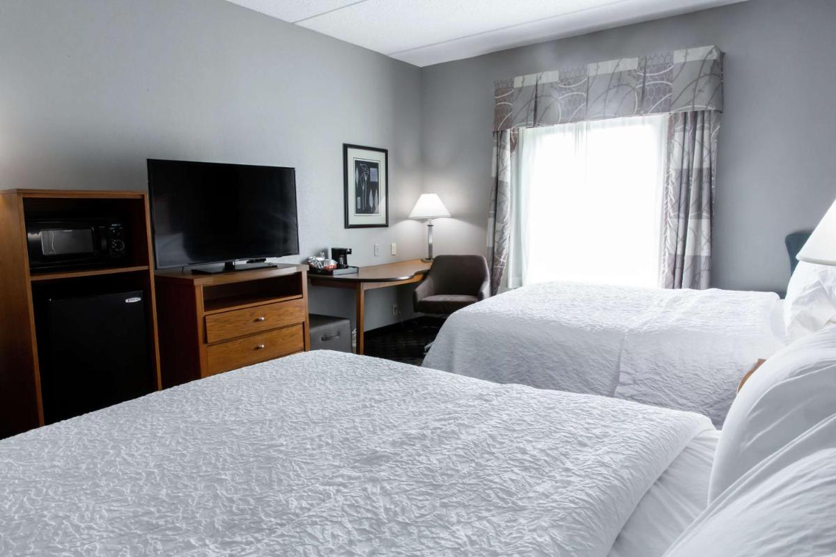 Hampton Inn & Suites Chesapeake-Square Mall - image 3
